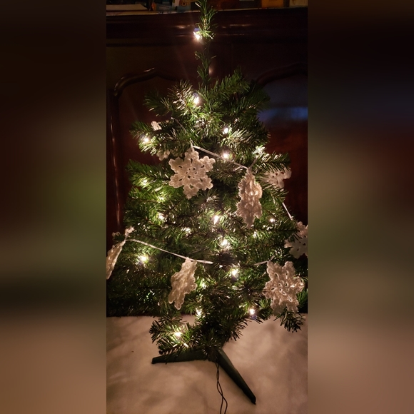 Snowflake Garland - Picture 4 of 4